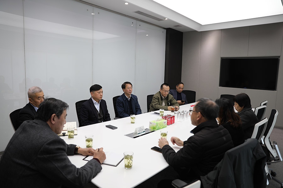 【450】董事長(cháng)薛鋒帶隊參觀(guān)專(zhuān)精特新企業(yè).JPG