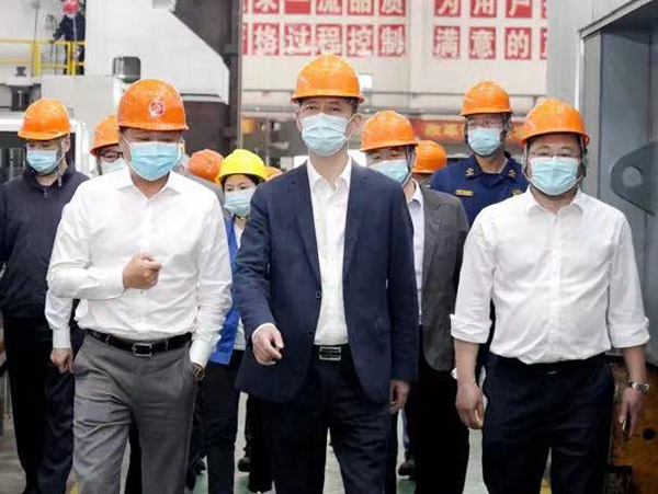 市政府黨組成員、新區黨工委副書(shū)記錢(qián)洪文蒞臨我司考察指導.jpg